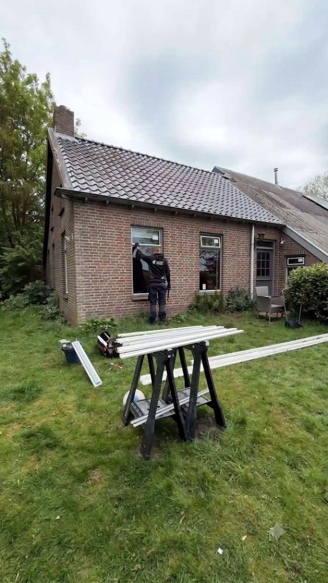 Glaszetter Groningen aan het werk bij boerderij