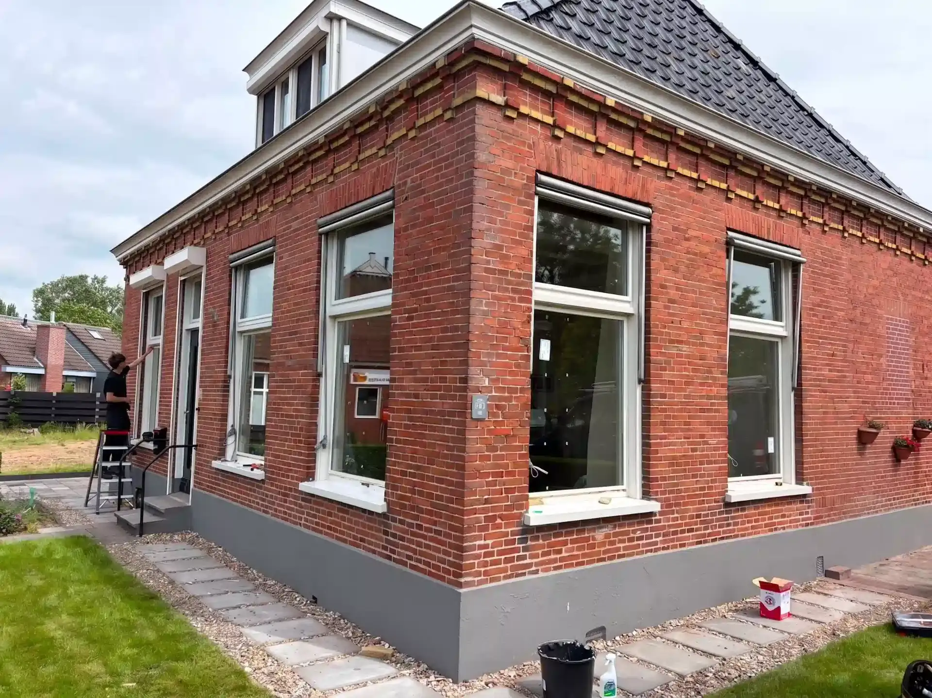 Glaszetter Groningen plaatst monumentaal glas in woning met erker